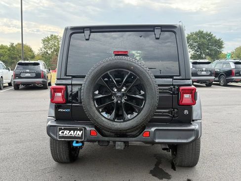 Used 2023 Jeep Wrangler Unlimited Sahara w/ Cold Weather Group AWD/4WD image 6