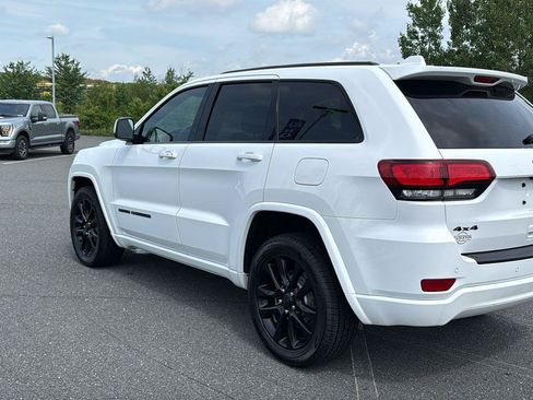 Used 2021 Jeep Grand Cherokee Laredo X AWD/4WD image 9