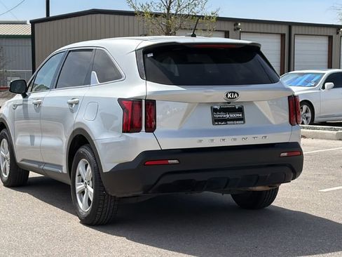 Used 2021 Kia Sorento LX image 9