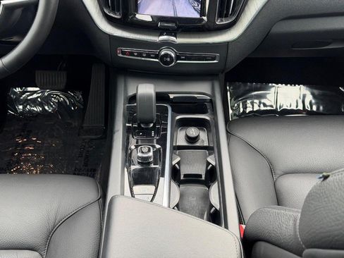 Used 2025 Volvo XC60 B5 Plus AWD/4WD image 15