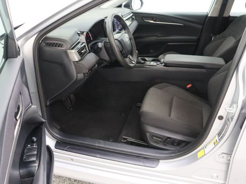 Used 2025 Toyota Camry LE w/ Convenience Package FWD image 14