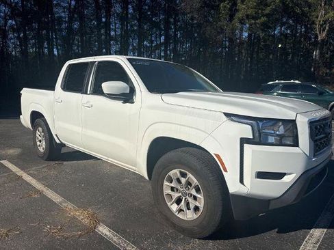 Certified 2024 Nissan Frontier SV image 1
