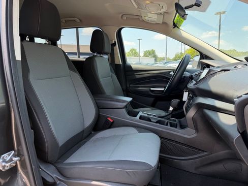 Used 2017 Ford Escape SE w/ SE Cold Weather Package FWD image 31