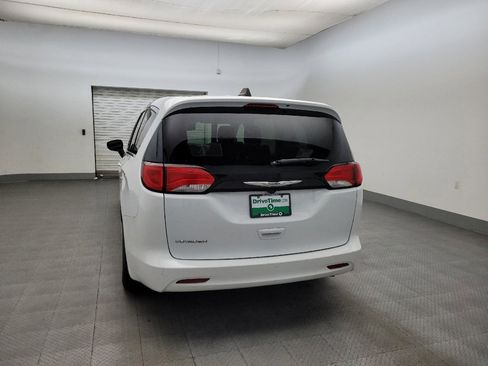 Used 2023 Chrysler Voyager LX FWD image 6