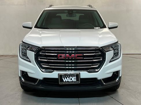 Used 2024 GMC Terrain SLT AWD/4WD image 8