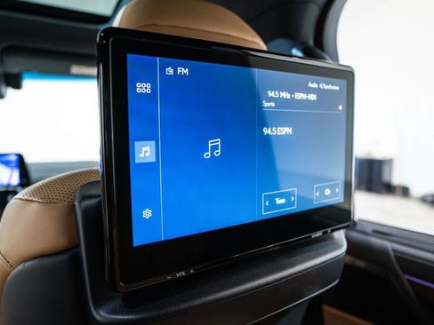 Used 2023 Lexus LX 600 4WD w/ Luxury Package image 46