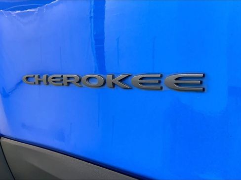 Used 2022 Jeep Cherokee Trailhawk w/ Premium Leather Package AWD/4WD image 29