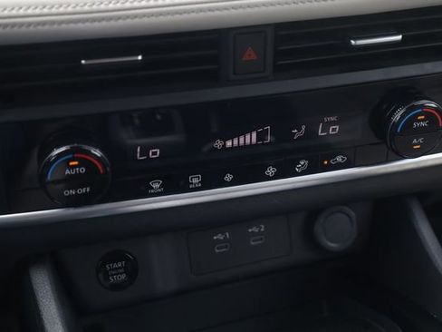 Used 2025 Nissan Rogue SV FWD image 18