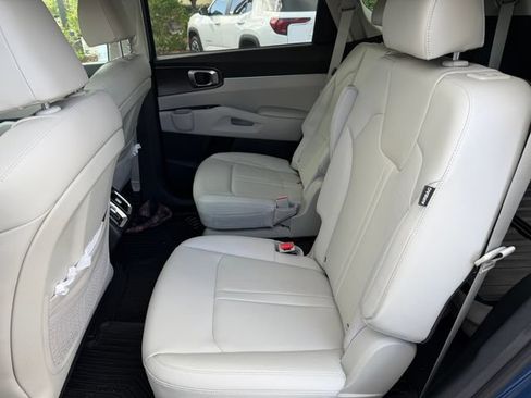 Used 2024 Kia Sorento EX FWD image 11