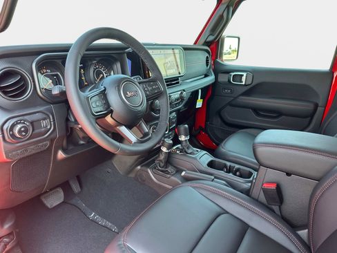 New 2025 Jeep Gladiator Rubicon w/ Safety Group image 32