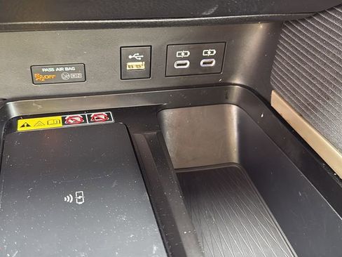 Used 2025 Toyota Camry SE w/ Convenience Package FWD image 32