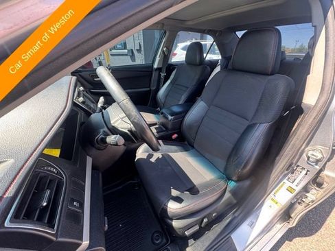 Used 2017 Toyota Camry SE w/ Moonroof Package FWD image 9