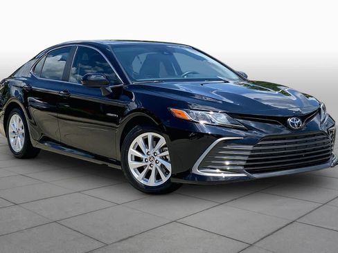 Used 2023 Toyota Camry LE FWD image 3