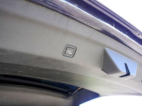 Used 2022 Chevrolet Suburban High Country RWD image 29