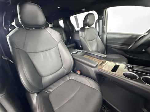 Certified 2025 Toyota Sienna Platinum image 44