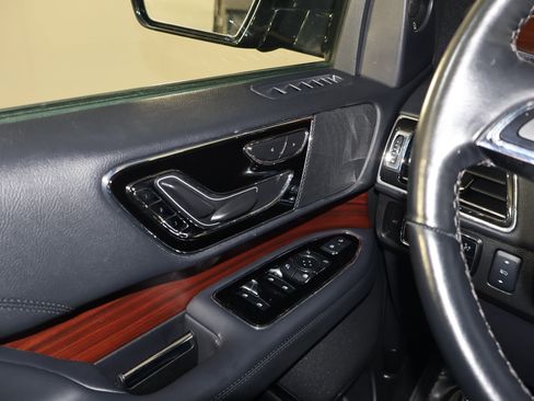 Used 2024 Lincoln Navigator Premiere image 36