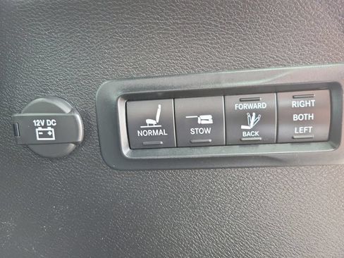 Used 2020 Chrysler Pacifica Limited w/ Advanced Safetytec Group FWD image 8