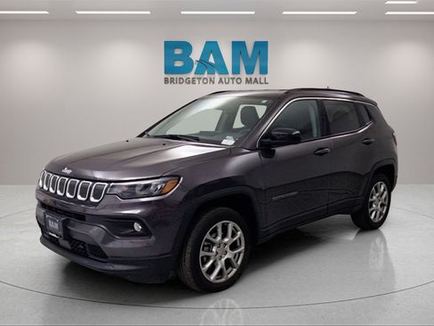 Used 2022 Jeep Compass Latitude image 4