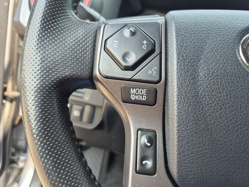 Used 2018 Toyota Tacoma TRD Off-Road w/ Technology Package AWD/4WD image 25