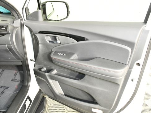 Used 2025 Honda Ridgeline Black Edition image 44