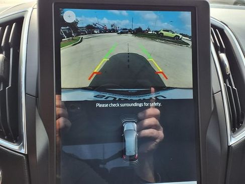 Used 2021 Ford Edge Titanium FWD image 19