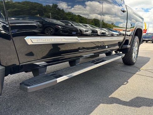 Used 2024 Chevrolet Silverado 2500 High Country w/ High Country Premium Package AWD/4WD image 11