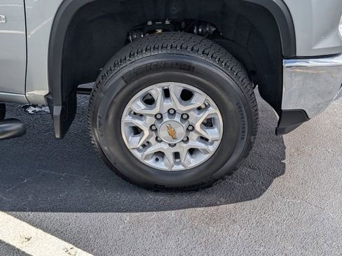 Used 2025 Chevrolet Silverado 2500 LT image 9