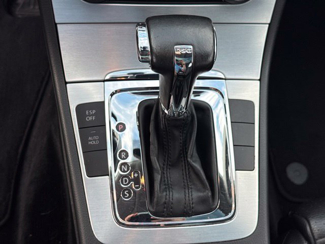 Used 2011 Volkswagen CC Lux FWD image 38