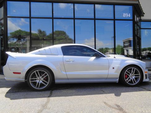 Used 2007 Ford Mustang GT RWD image 4