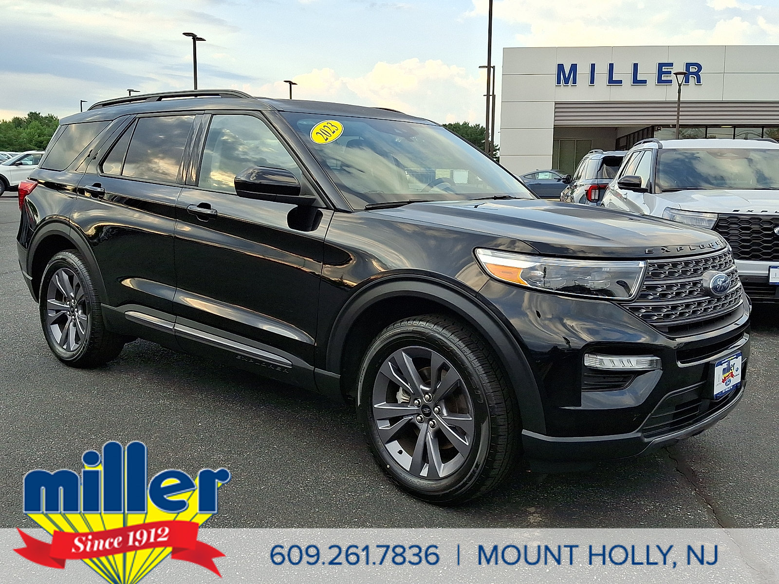 Certified 2023 Ford Explorer XLT w/ Equipment Group 202A AWD/4WD image 1