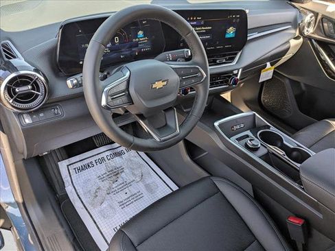 New 2026 Chevrolet Equinox LT w/ Convenience Package II FWD image 3