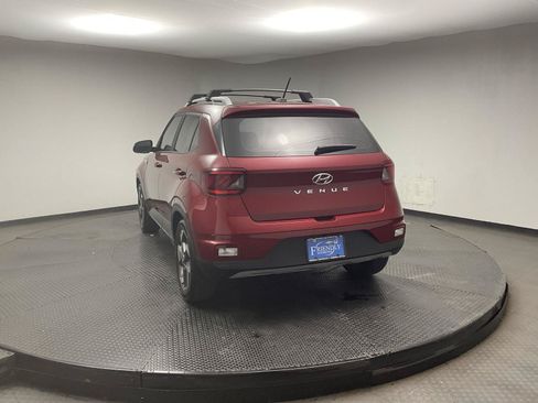 Used 2024 Hyundai Venue SEL FWD image 5