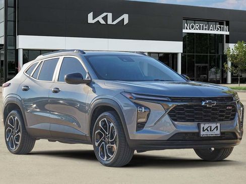 Used 2024 Chevrolet Trax RS w/ Sunroof Package image 8