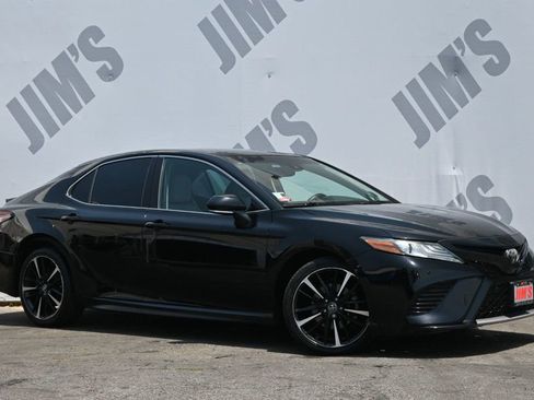Used 2018 Toyota Camry XSE w/ Audio Package FWD image 3