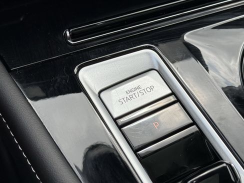 Used 2025 Volkswagen Atlas SE image 24