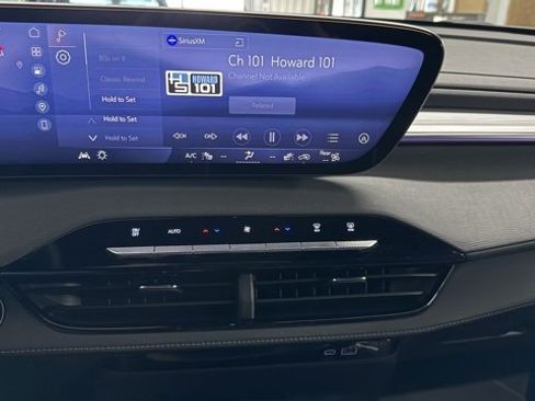 Used 2025 Buick Enclave Preferred image 34