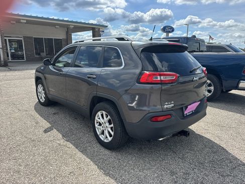 Used 2016 Jeep Cherokee Latitude AWD/4WD image 2
