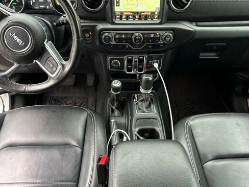 Used 2022 Jeep Wrangler Unlimited Sahara w/ Cold Weather Group AWD/4WD image 12