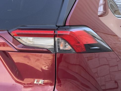 Used 2020 Toyota RAV4 LE FWD image 10