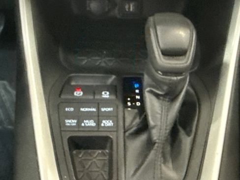 Used 2023 Toyota RAV4 XLE AWD/4WD image 17