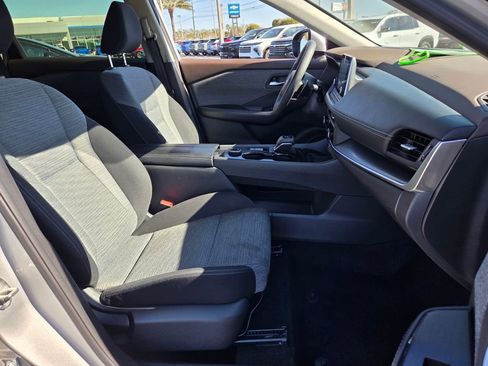 Used 2023 Nissan Rogue SV image 17