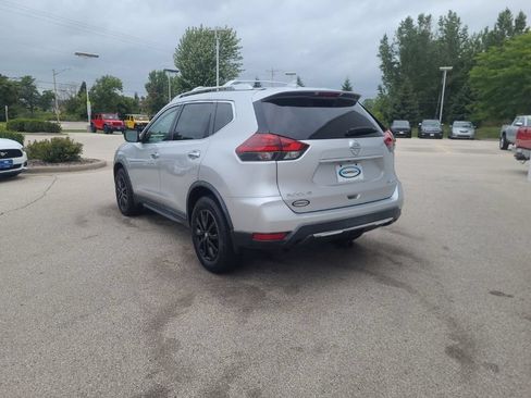 Used 2018 Nissan Rogue SV AWD/4WD image 4