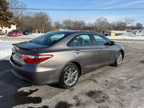 Used 2016 Toyota Camry SE image 19