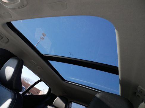 Used 2024 Volvo XC40 B5 Core image 30