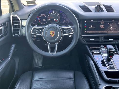 Used 2022 Porsche Cayenne Platinum Edition image 5