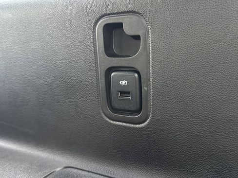 Used 2023 Chevrolet Traverse High Country image 25