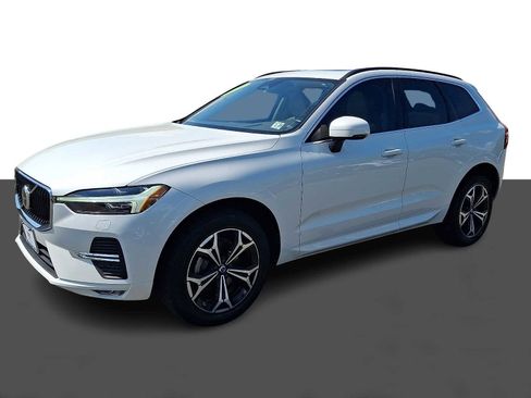 Used 2022 Volvo XC60 B5 Momentum w/ Climate Package AWD/4WD image 3