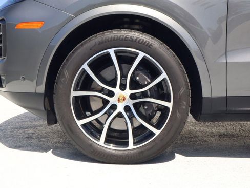 Certified 2024 Porsche Cayenne Coupe AWD/4WD image 27