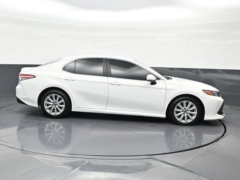 Used 2019 Toyota Camry LE FWD image 7