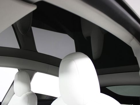 Used 2021 Tesla Model Y Long Range image 9